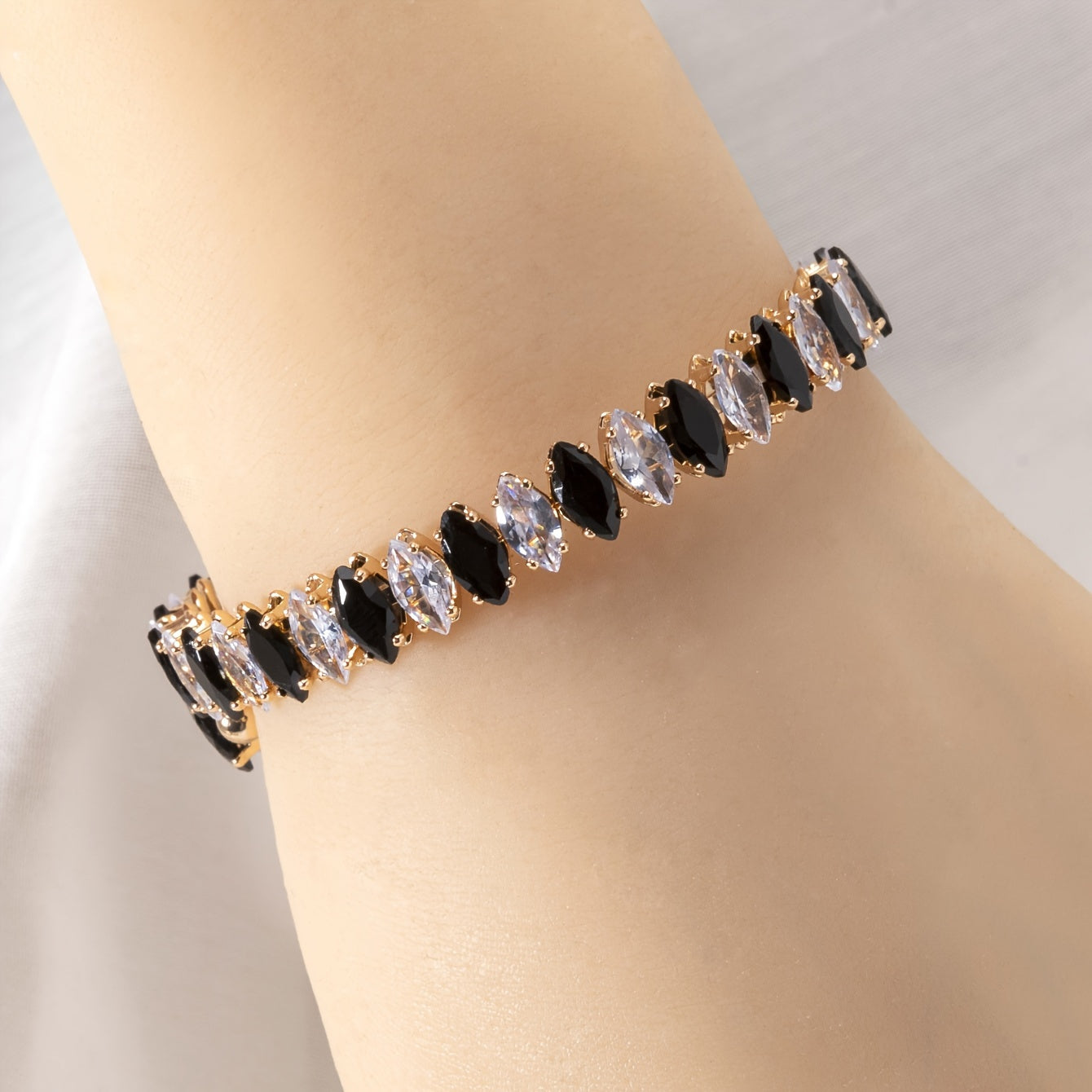 Elegant Marquise Zirconia Onyx Bracelet