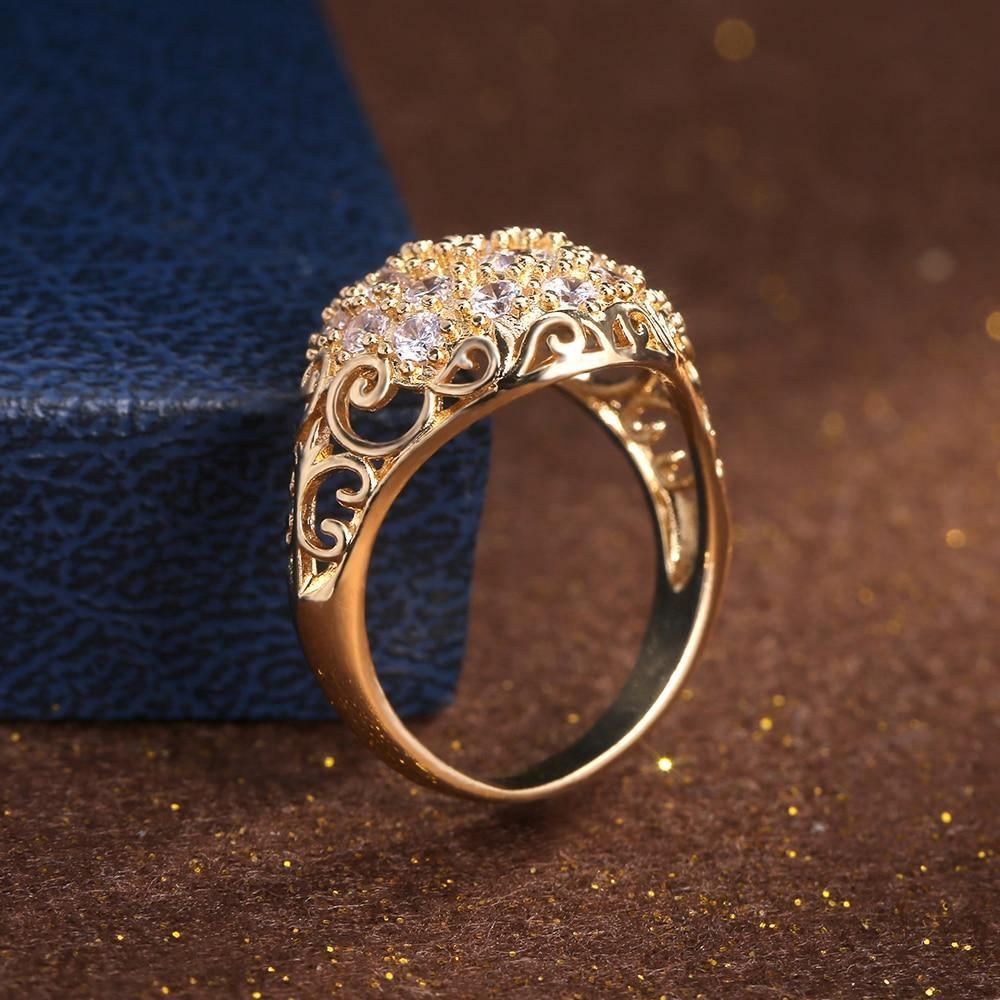 Elegant Vintage Gold Diamond Ring