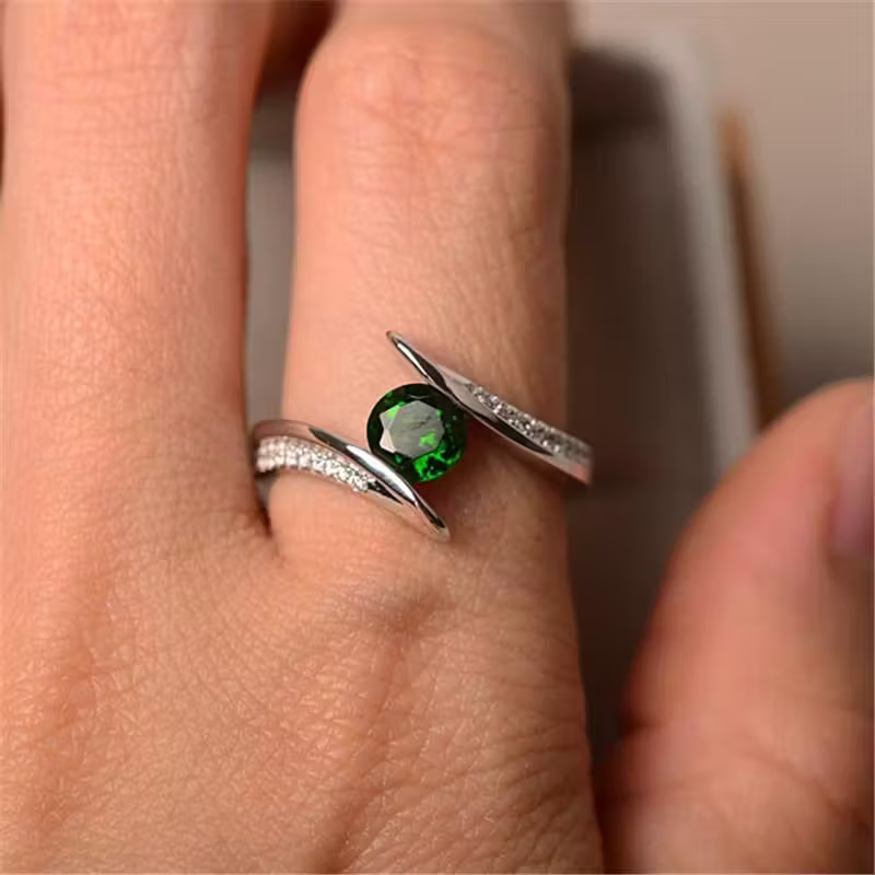 Sophisticated Emerald Glow Ring
