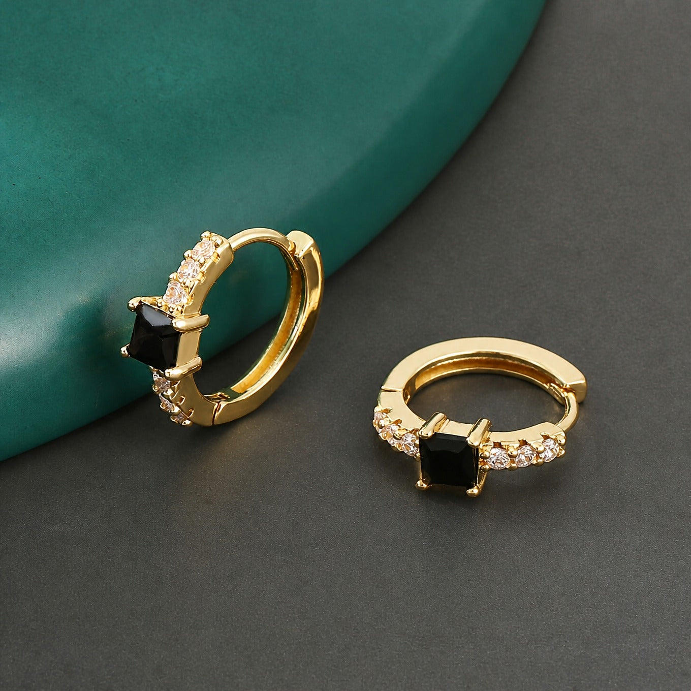 Elegant Vintage Round Zirconia Earrings